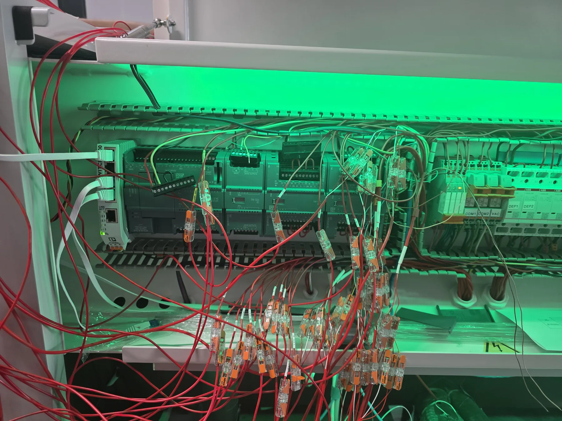 Control cabinet of the FD440: the old Siemens PLC is still installed but bridged